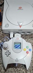 Sega Dreamcast Console BUNDLE W/ 2 cont. , 1 VMU, 1 Game, 1 Rumble Pak. RD DESC.