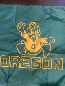 Vintage Oregón Ducks Flag 16 In X 19 In