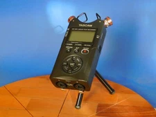 TASCAM KIT DR-40X Linear PCM Recorder + Accessories
