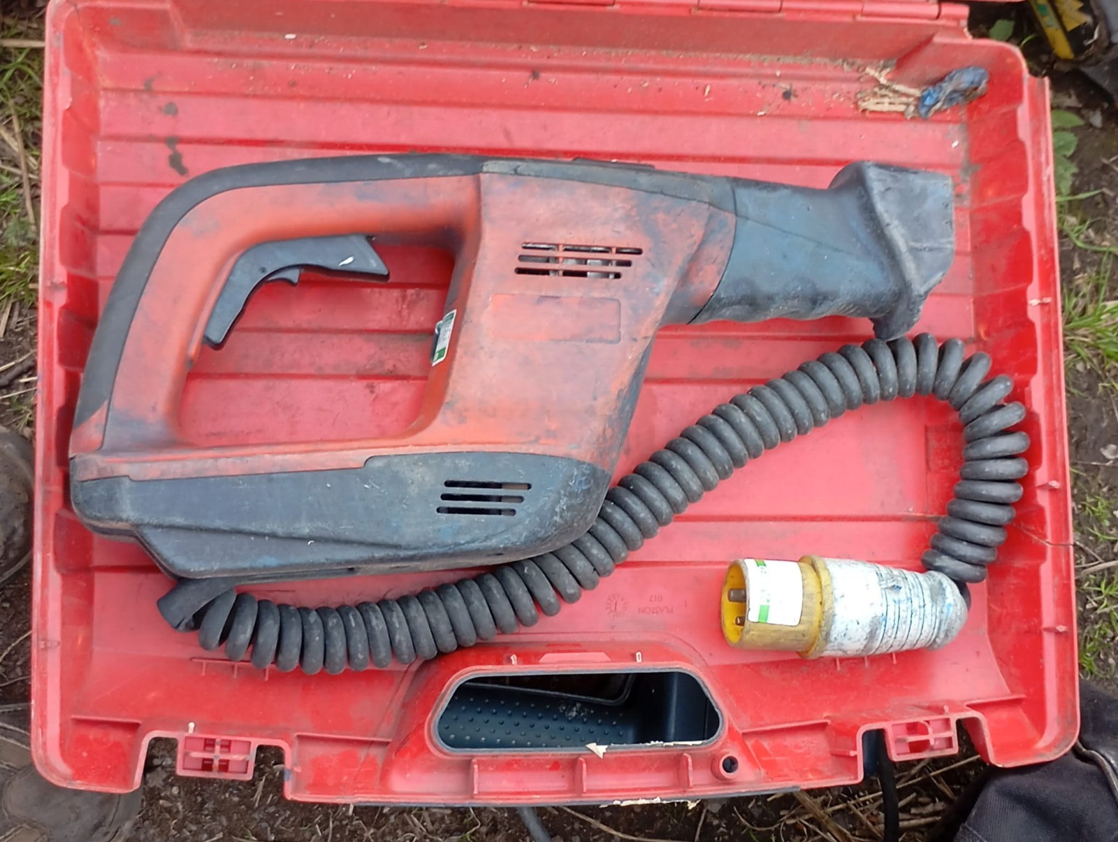 HILTI RECIPROCATING SAW 110V WSR900PE WITH CASE
