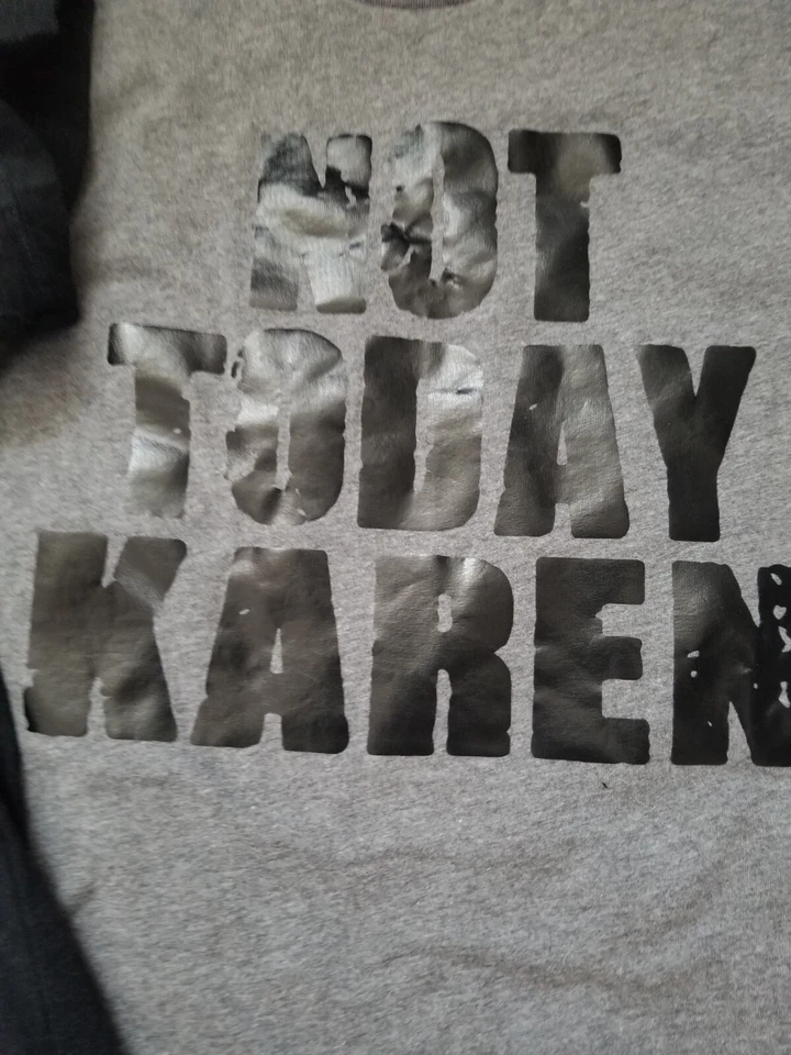 Parejas Disfraces Halloween Karen Camisetas Suyas Foto 3 de 4