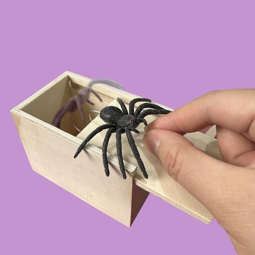 Scatola Spaventapasseri Ragno Scherzo in Legno Nascosta in Astuccio Trucchi Gioco Scherzo Spaventapasseri Gag Giocattolo🎃 - Foto 6 di 8