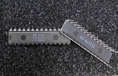 IDT 71256SA25TP Standard SRAM 32K X 8 25ns CMOS PDIP28 **NEW** Qty.1