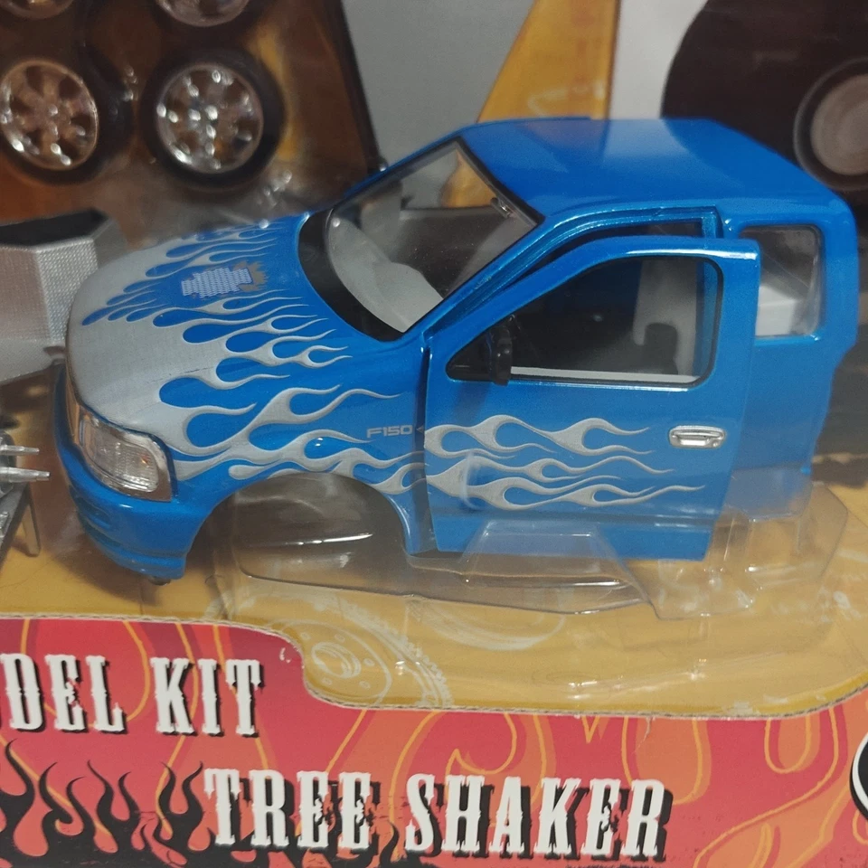 Muscle Machines Monster Garage Model Kit Tree Shaker Truck Ford F-150 Unopened - Image 3 of 4