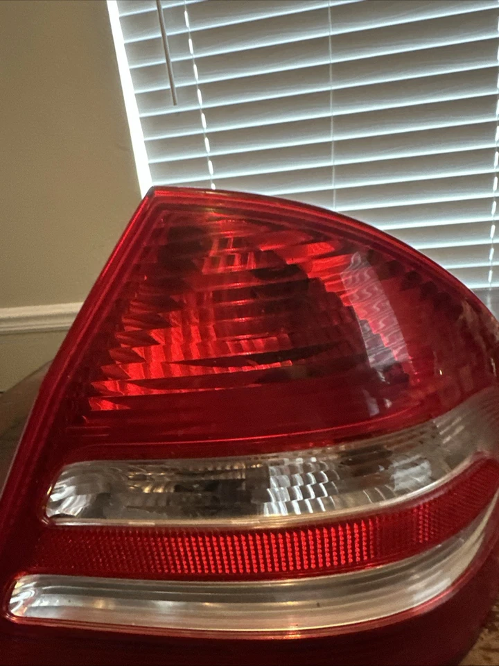 Luz trasera derecha del pasajero Mercedes Benz W203 C230 C320 2005-2007 OEM.U Foto 4 de 4