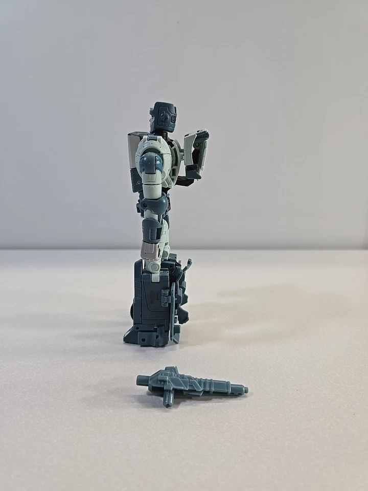 [Reprolabels Applied] Transformers Buzzworthy Deluxe Sergeant Kup With Gun - Image 4 of 4