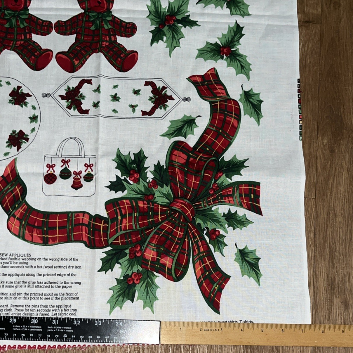 Vintage Cranston Christmas Red Green Plaid Craft  Appliqués Bears Bows 36 x 43”