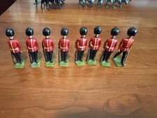 BRITAINS TOY SOLDIERS SET 2082 COLDSTREAM GUARDS AT ATTENTION L K