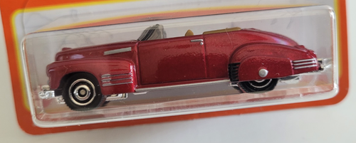 Matchbox 2022 1941 Cadillac Series 62 Convertible Coupe Metalflake Red - Picture 2 of 3