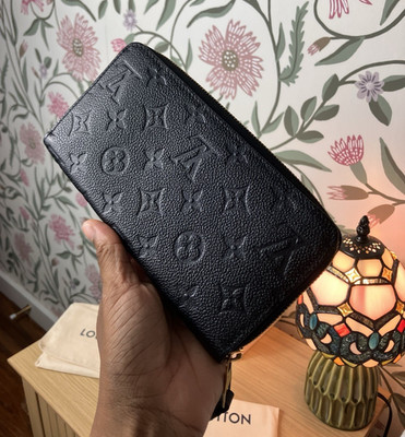 Brand NEW LV Louis Vuitton Zippy Wallet | Black with gold hardware