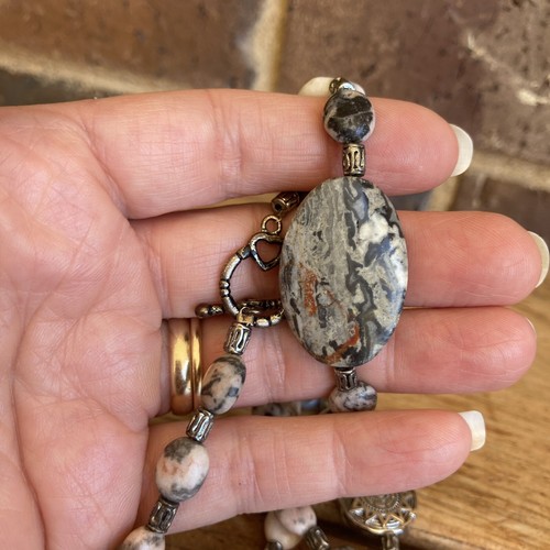 11 in Beaded Necklace Gray And Pink Marble Or Granite Stones With Metal Spacers - Picture 9 of 9