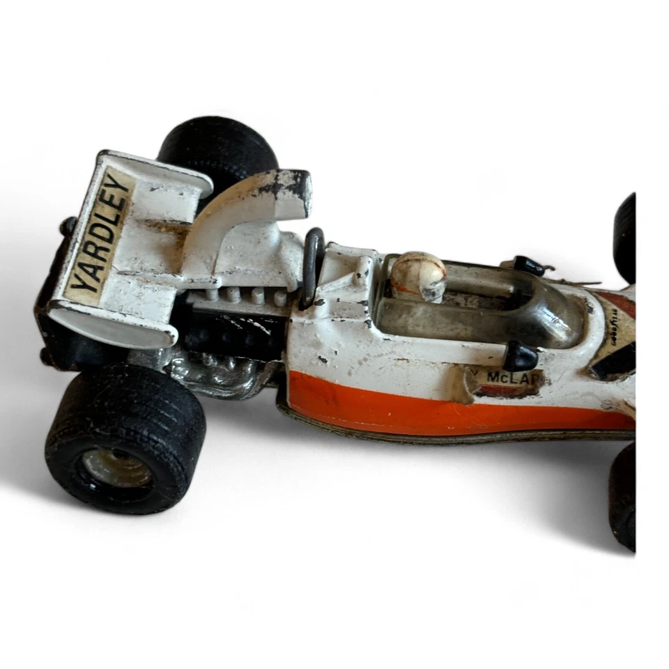 Coche de carreras fundido a presión Corgi Whizzwheels Yardley McLaren-Ford M19A F1 de colección Foto 3 de 4