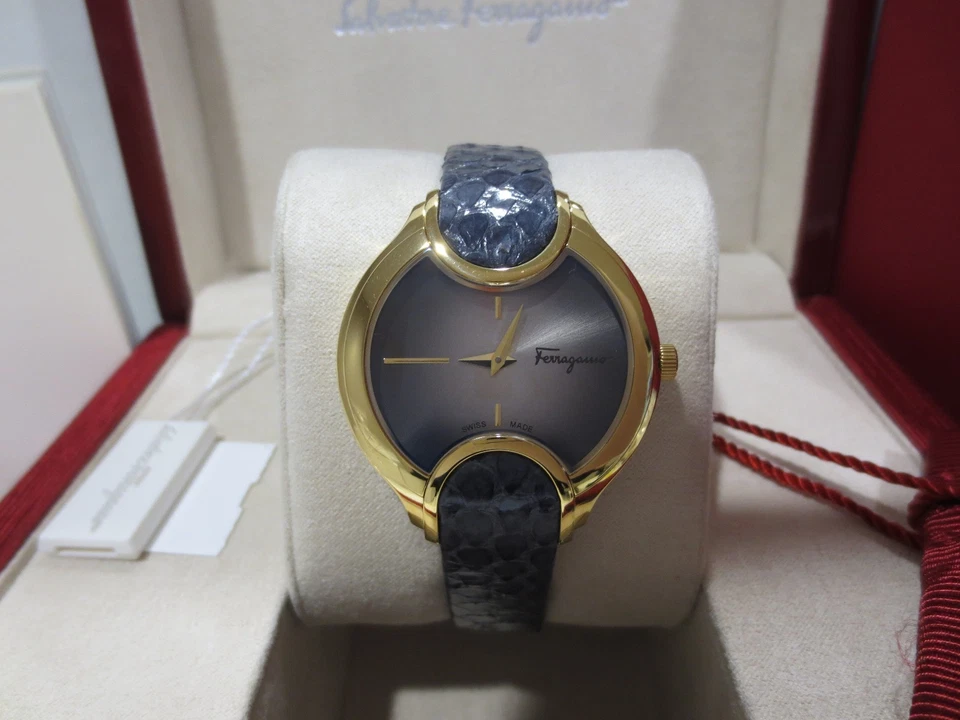 Reloj de cuero Salvatore Ferragamo para mujer FIZ020015 Signature dorado IP gris Foto 3 de 4