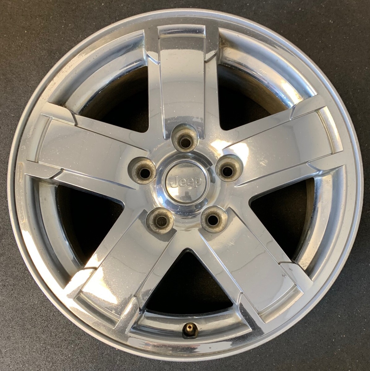 Jeep Grand Cherokee (2005-2007) Chrome Clad Wheel Rim + Cap 17