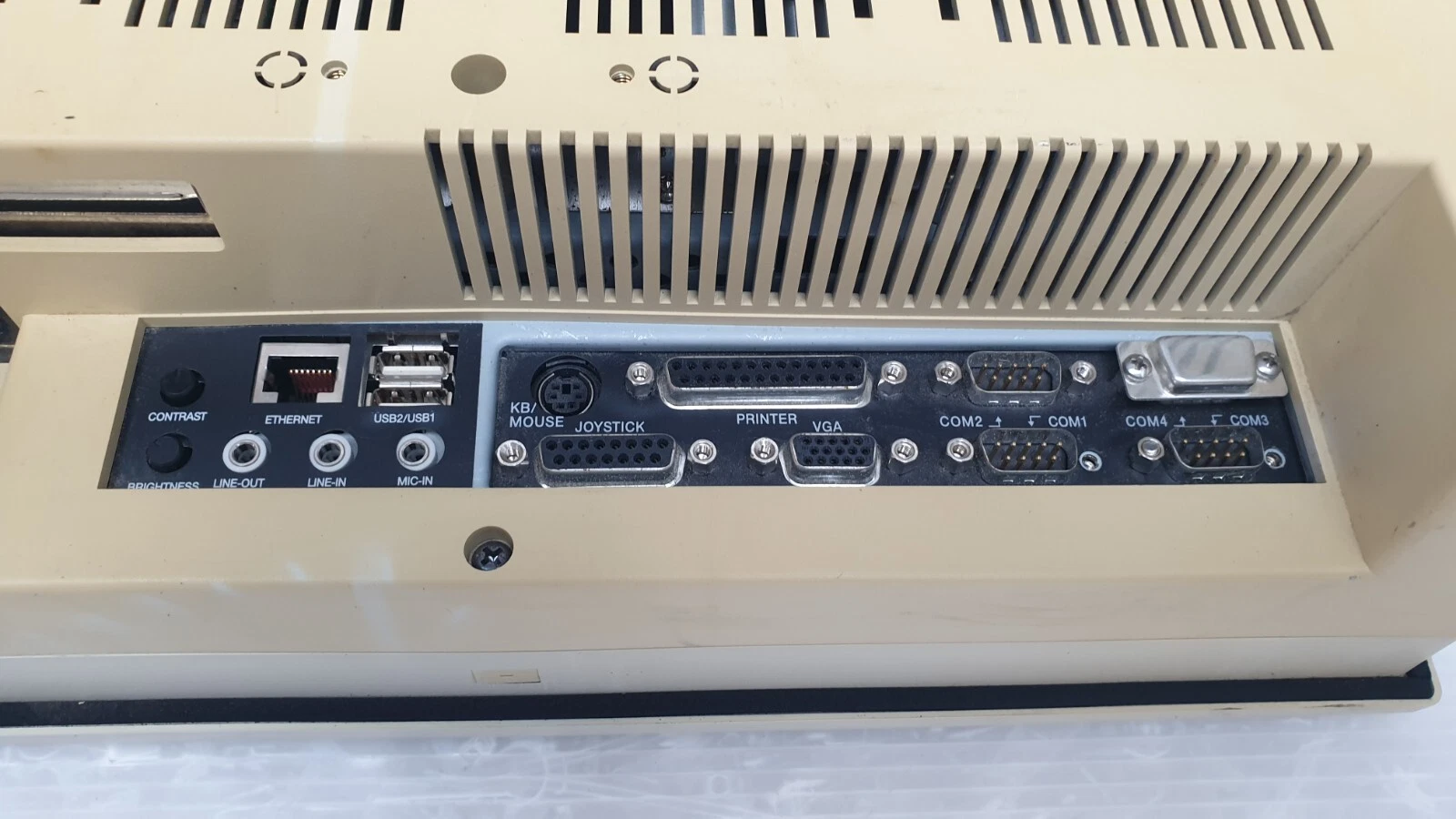 STC 12-T rear I/O: Ethernet, USB, audio, KB/mouse, printer, VGA, joystick, COM1–COM4