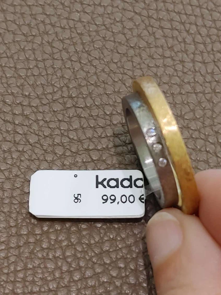 KADO Damen Edelstahl Ring mit 3 Swarovski Kristallen (Brillant-Schliff) Größe 56