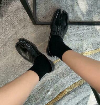 2020 New Womens Ladies Fashion Tabi Split Toe Slip On Court Shoes