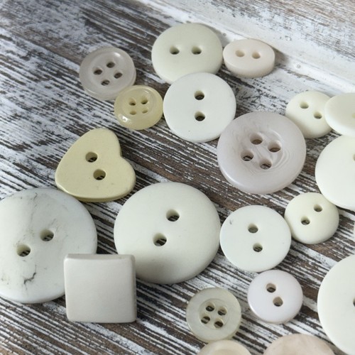 Vintage Unbranded Buttons 29 Counts Mixed Lot, Sizes For Crafting & Sewing CREAM - Picture 6 of 9
