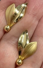 Vintage 1” Gold Tone Metal Leaf Flower Screw Back Earrings