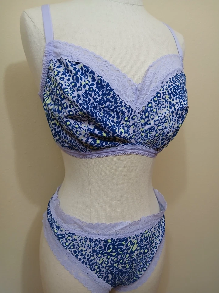 Nuevo con etiquetas Sujetador Savage X Fenty Forrado en Algodón/Malla (2X) y Calzoncillo Corte Alto (1X) - Lavanda Foto 2 de 4