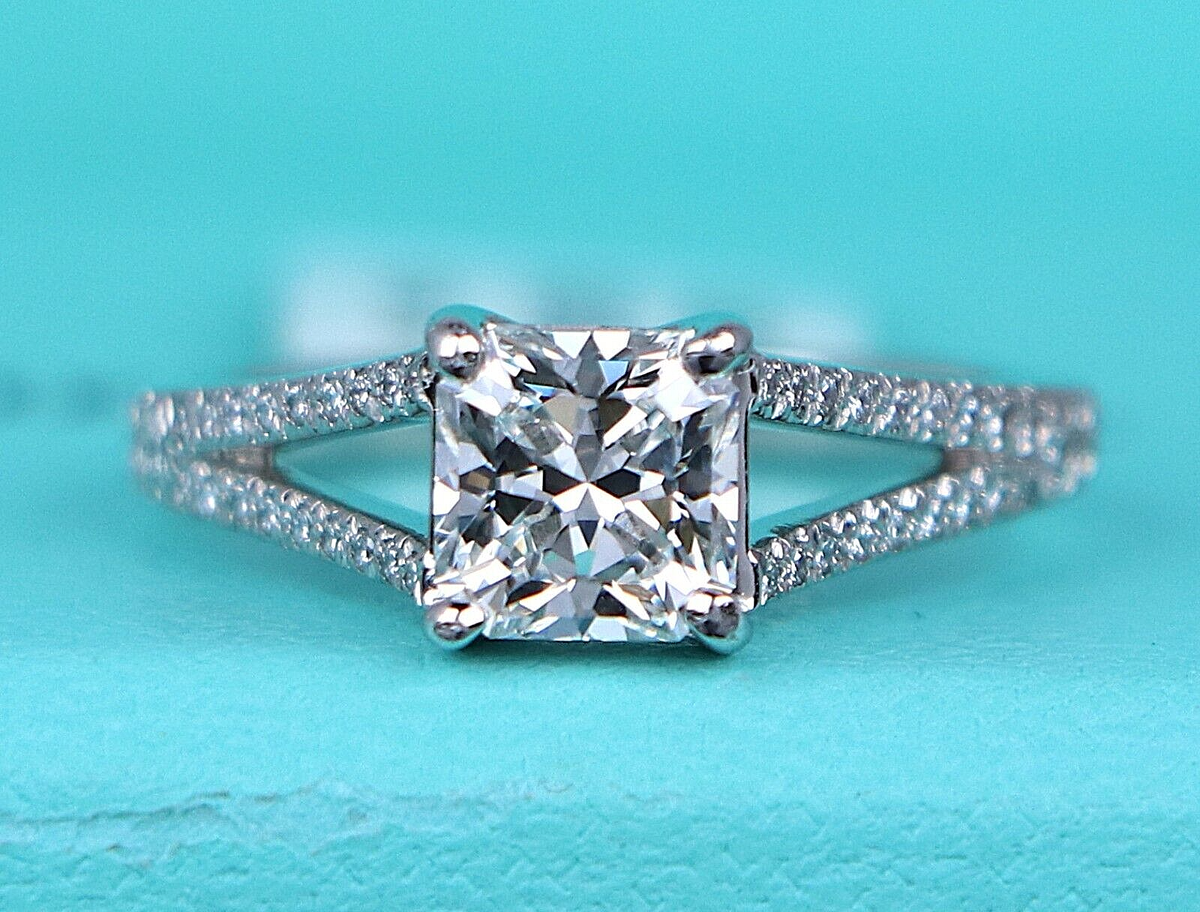 $32,000 Tiffany & Co Platinum Lucida 1.05 F VVS1 Diamond $32,000 Tiffany & Co Platinum Lucida 1.05 F VVS1 Diamond