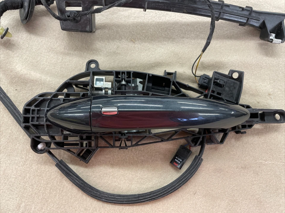 Arnés de cableado de puerta trasera izquierda GM 2017 Chevrolet Cruze 39081237 usado Foto 3 de 4