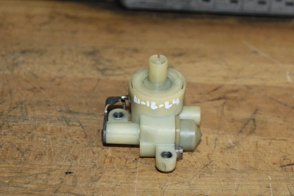 Válvula de transmisión reguladora de vacío mercedes w123 300td 300sd 300sdl 1230700046 Foto 3 de 4