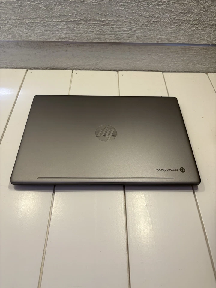 HP Chromebook 14B-NA0010WM 14'' (128GB SSD AMD Ryzen 3 3250C 2.6GHz 4GB RAM)LEER Foto 2 de 4