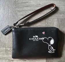 COACH x Peanuts Snoopy Wristlet Leather Wallet F65193 Black Red White Shulz