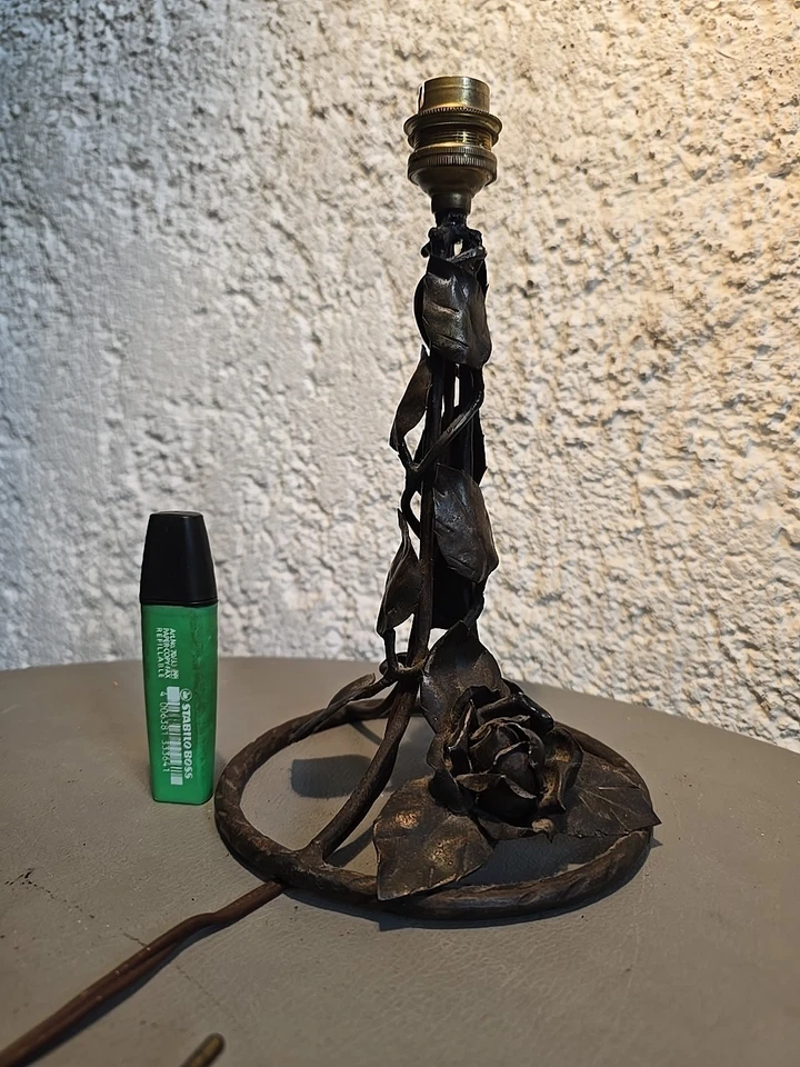 Pied de lampe art déco en fer forgé Décor Floral de Rose et Feuilles - Photo 4/4