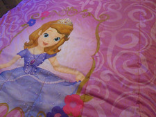 disney- princes queen or full size bed- reversable comforter