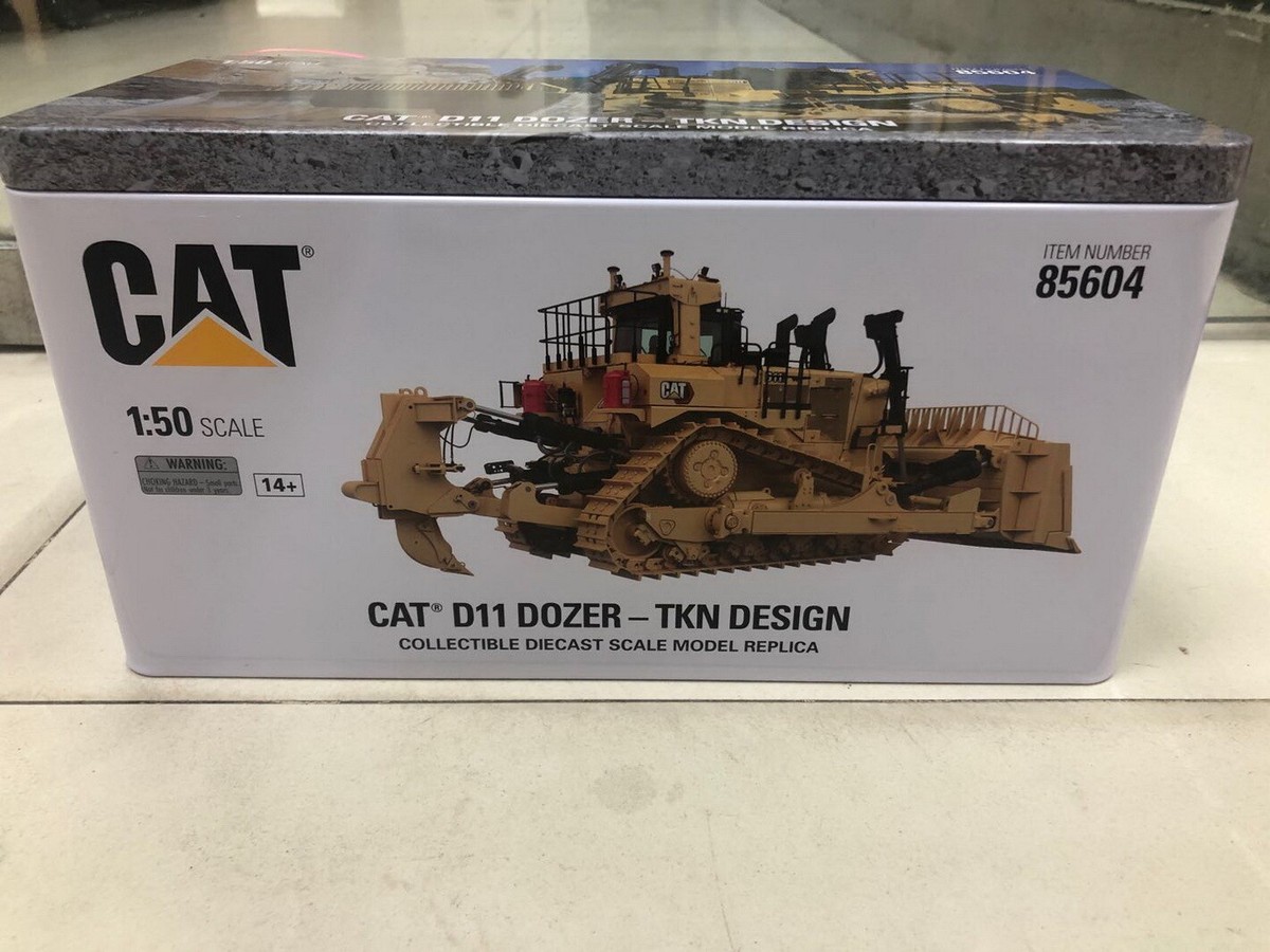 1/50 DM Caterpillar Cat D11 Dozer Track-Type Tractor TKN Design