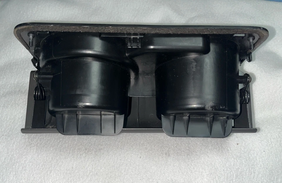 Portavasos consola central taza delantera Infinit I30 1997-2000/Nissan Máxima 1997-99 Foto 3 de 4