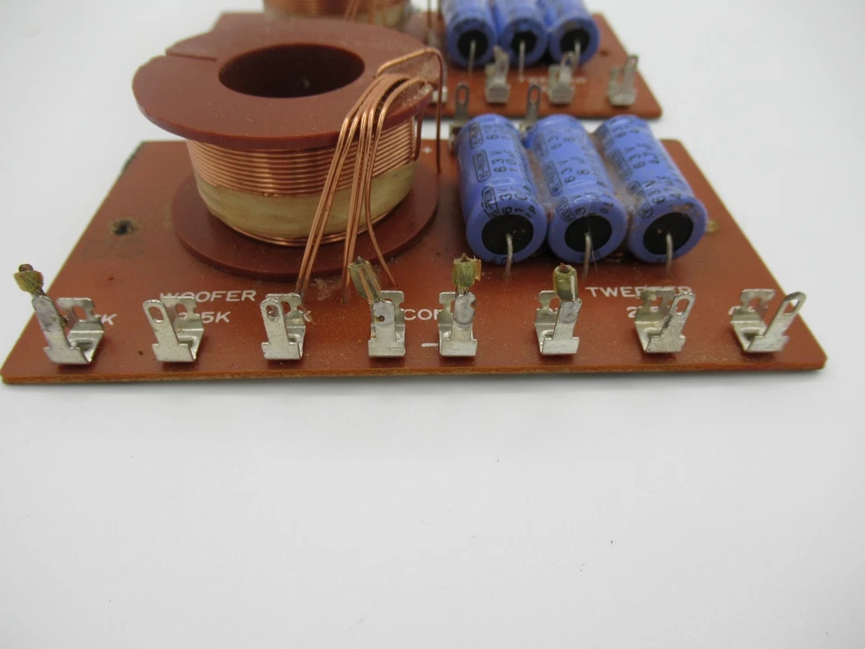 Radio Shack - Pair of Realistic Universal 2-Way 100W Crossover Network, 40-1296A - Image 3 of 4