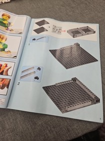 Lego 40174 Iconic Chess & Checkers Set w/ manual Not sure if all pieces are here