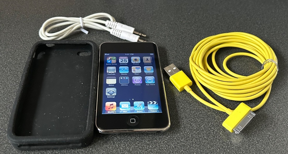 Apple iPod Touch 2nd Generation 8GB Black/Silver Model A1288