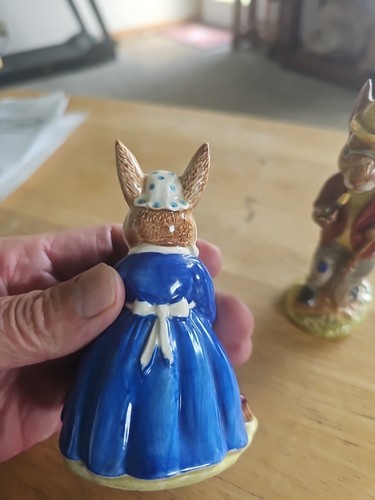 Lot Of 2 Vintage Royal Doulton Bunnykins Clean Sweep And Autumn Days 1972 - Picture 6 of 15