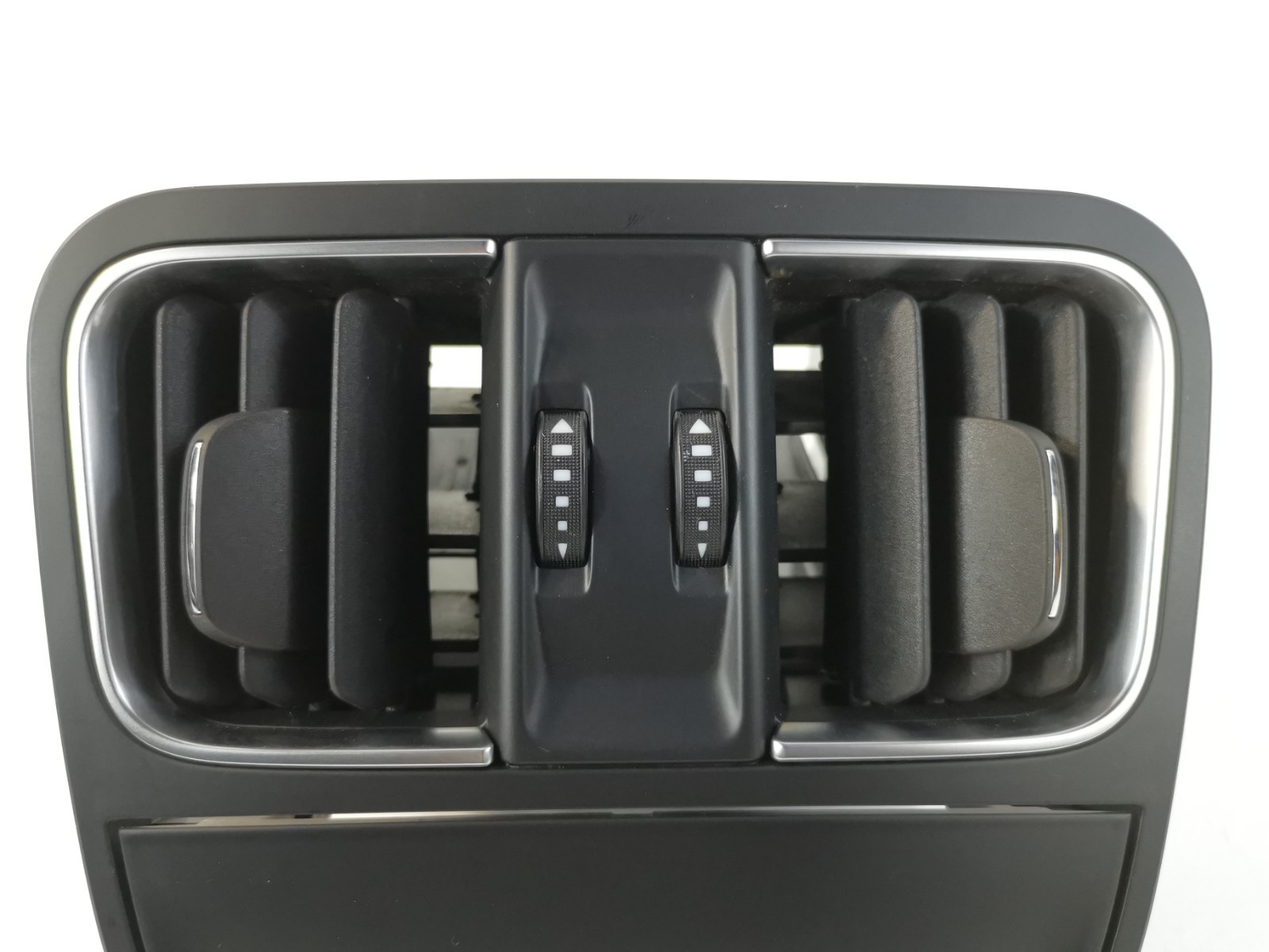 MASERATI LEVANTE S 3.0L 2017  Rear Center Console Air Vent Grille 6700491010 OEM