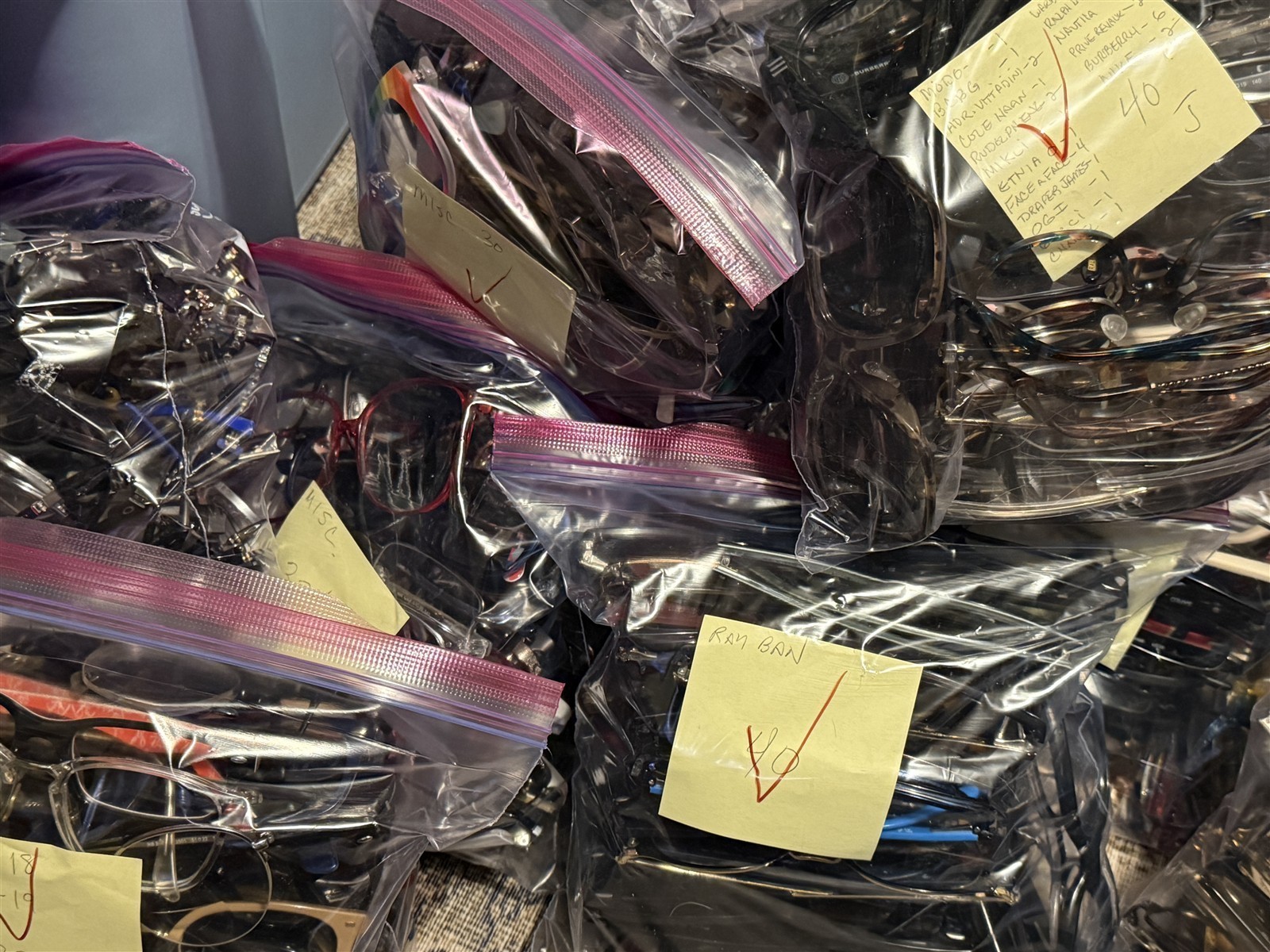 Lot 983 Ray-Ban Versace Gucci Tiffany Prada Oakley D&G & Other Eyeglass Frames thumbnail 2