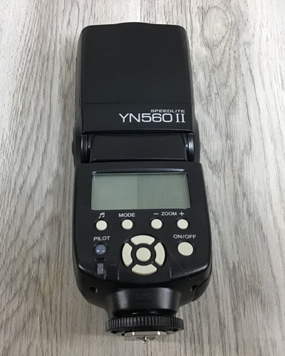 Yongnuo Digital YN560 II Speedlite Flash Universal Fit Canon, Nikon, etc. w/Case
