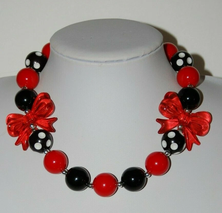 HERMOSO COLLAR GRANDE AUDAZ MULTICOLOR CON CUENTAS ACRÍLICAS INSPIRADAS EN MINNIE MOUSE Foto 3 de 4
