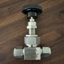 Swagelok SS-6NBS8 Valve 1/2 Tube Fittings