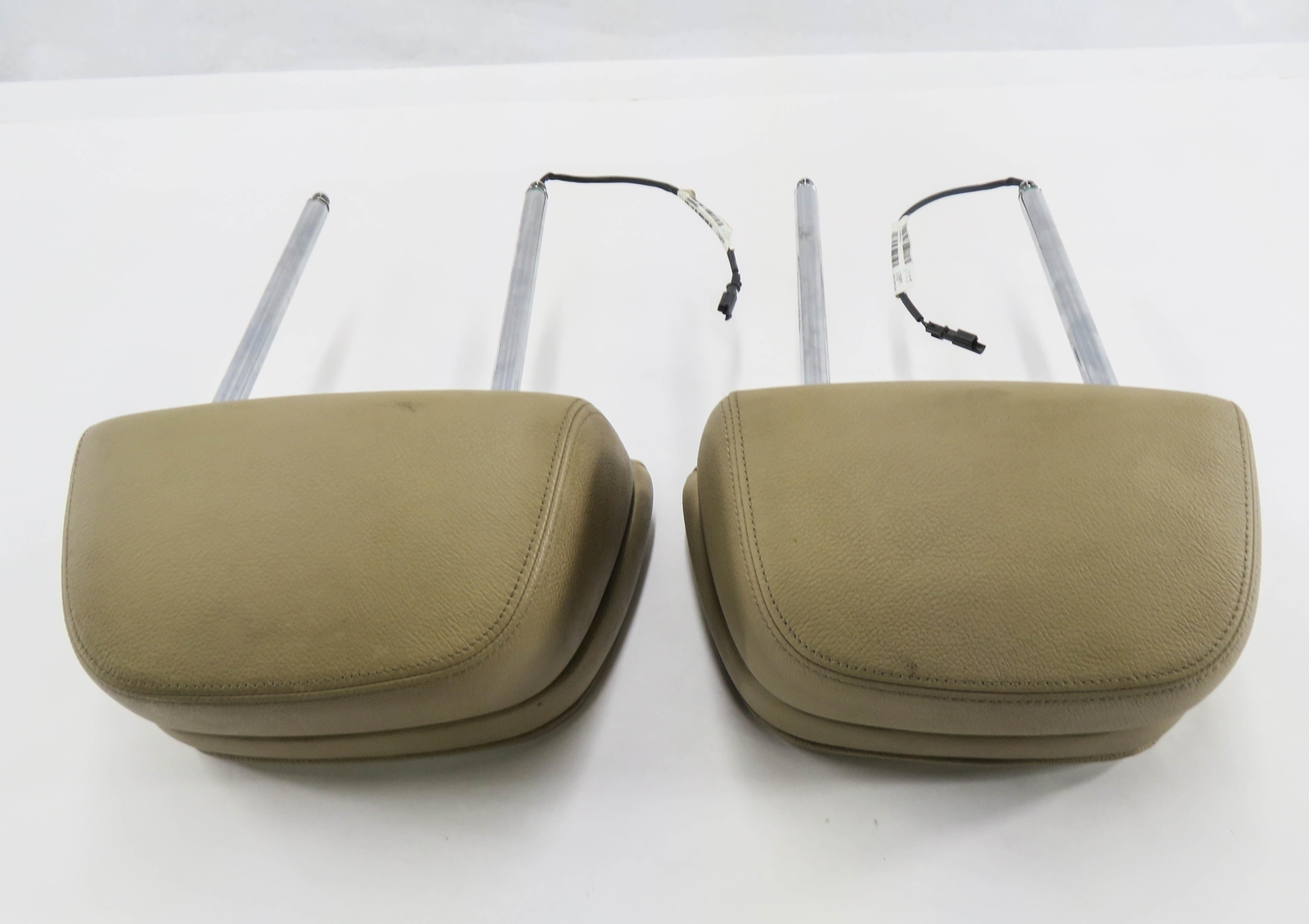 2008 BMW X5 (E70) FRONT LEFT & RIGHT SEAT HEADREST SET2 (BEIGE LEATHER