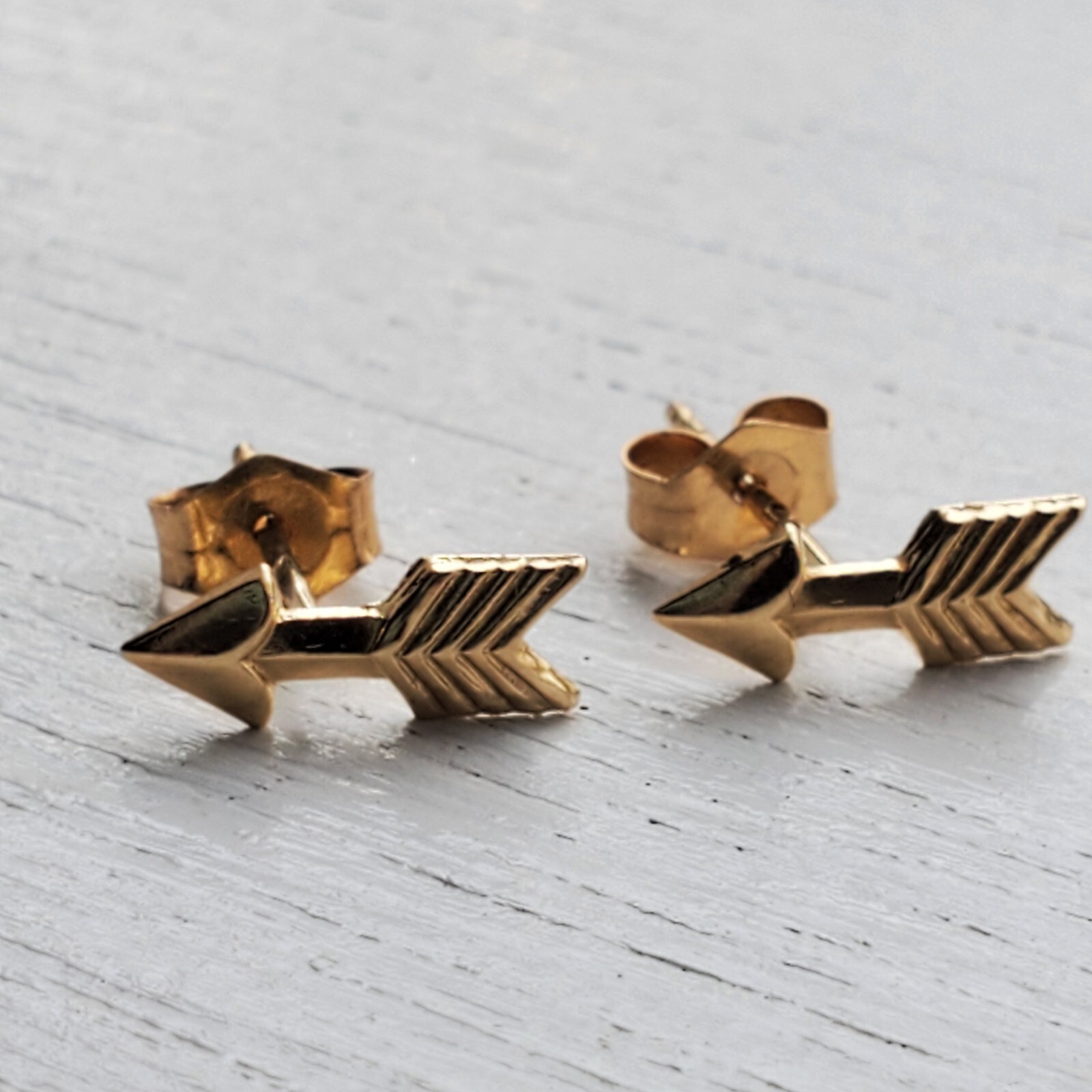 14K SOLID YELLOW GOLD SMALL ARROW STUD EARRINGS -… - image 8