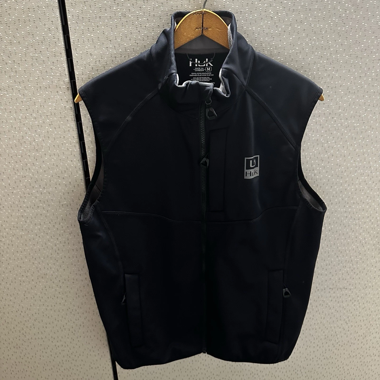 HUK Vest Mens Medium Icon x Soft Shell Camo Black Fishing Performance H4000083