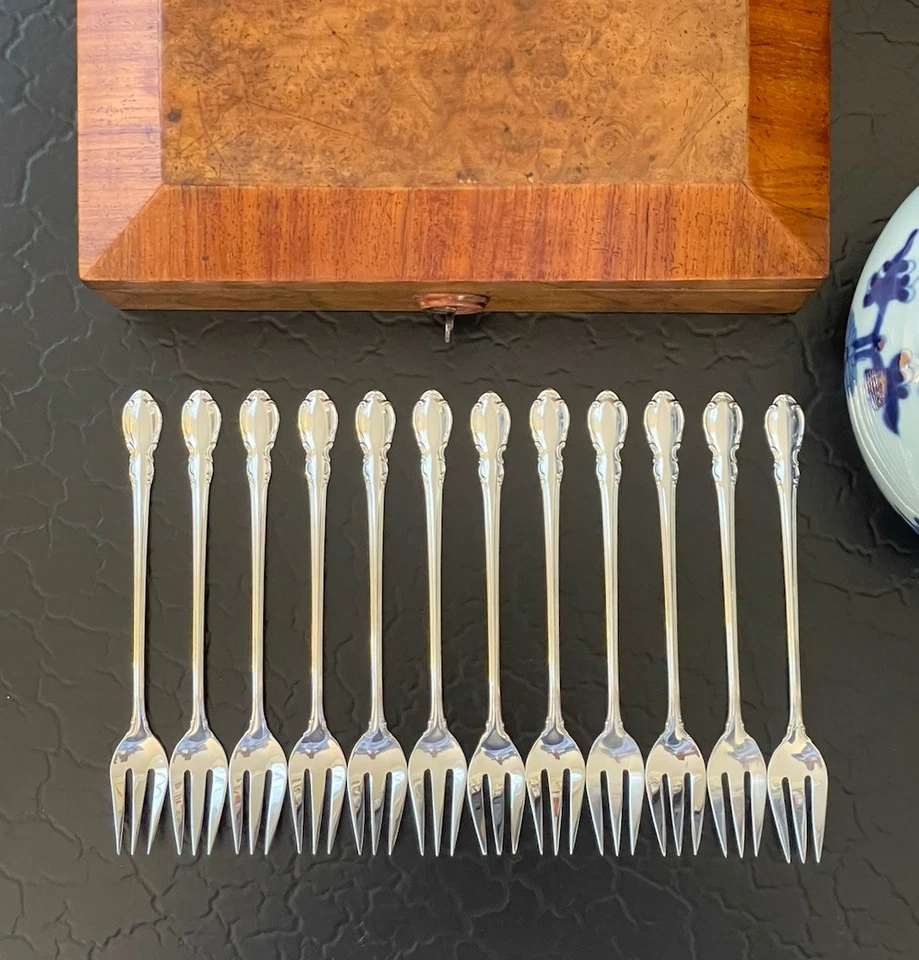 "Juego raro de 12 tenedores de toalla Legato de plata esterlina para cócteles mariscos americanos 5,5""" Foto 2 de 4