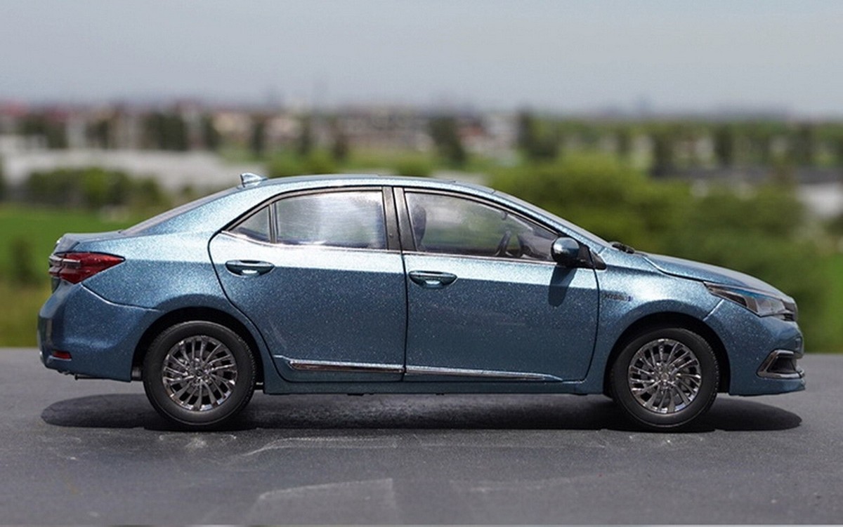 1/18 Scale Corolla Hybrid 2017 Blue Diecast Car Model Toy
