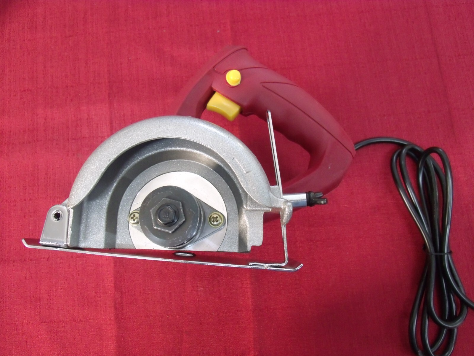 Chicago Electric Power Tools 62296 4" Dry Cut Handheld Tile Saw Tool