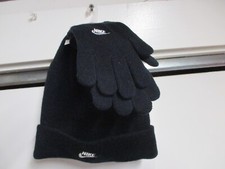 NIKE BOYS WINTER CUFF BEANIE 2 PIECE HAT  GLOVE SET 8/20 NWT BLACK WHITE LGO