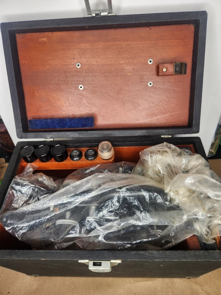 Microscopio binocular negro vintage Spencer Buffalo con 4 objetivos, estuche de madera Foto 3 de 4